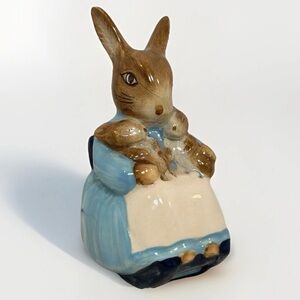 Beatrix Potter MRS RABBIT & BUNNIES Figurine Beswick 1976 England Warne Co